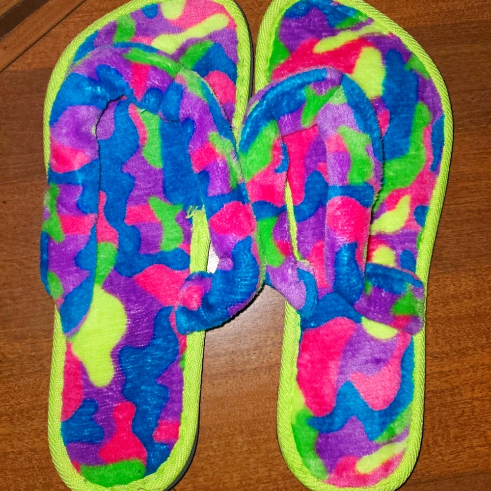 NEW Fuzzy slippers
